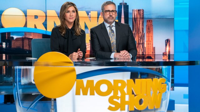 Jennifer Aniston og Steve Carell i The Morning Show. (Foto: Apple).