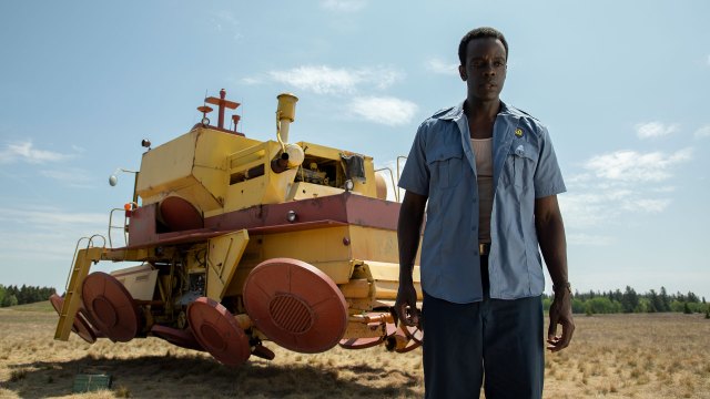 Jordnær sci-fi og og billedskjønne naturlandskap setter sitt preg på den visuelle utformingen av «Tales From The Loop». (Foto: Jan Thijis, Amazon Studios, Prime Video)