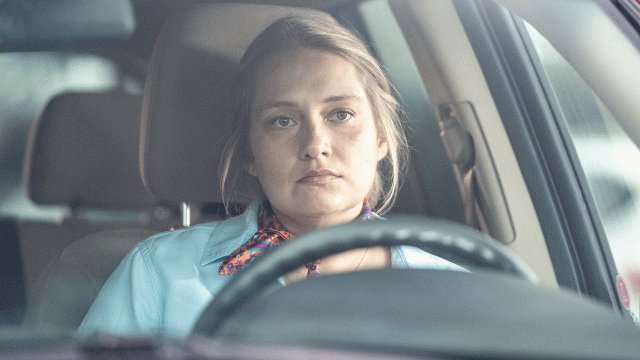 Ruby (Merritt Wever) er lei av det kjedelige A4-livet i serien Run. (Foto: HBO Nordic).
