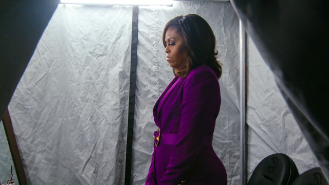 Michelle Obama følges av et kamerateam på en bokturné gjennom USA i dokumentarfilmen «Michelle Obama - Min historie». (Foto: Netflix)