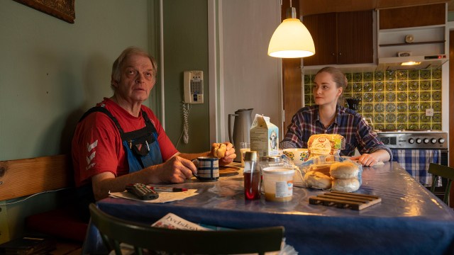 I FAMILIE: Skuespillerne Peter Hansen Tygesen og Jette Søndergaard er onkel og niese også i virkeligheten. Foto: Mer Filmdistribusjon