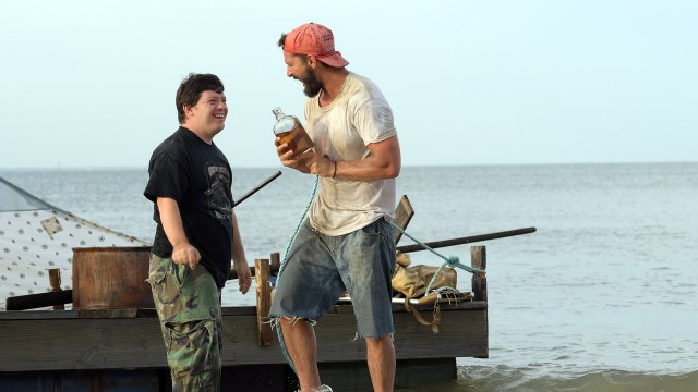 Sjarmerende samspill mellom Zack Gottsagen og Shia LaBeouf i «The Peanut Butter Falcon». (Foto: Another World Entertainment)