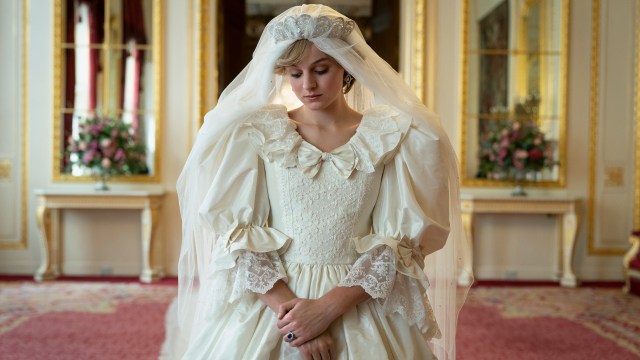 UNG BRUD: Diana Spencer var bare 20 år gammel da hun giftet seg med prins Charles. FOTO: Des Willie/Netflix.