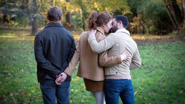 TREKANTDRAMA: Maxime (Niels Schneider), Sandra (Jenna Thiam) og Gaspard (Guillaume Gouix) i «Ting vi sier - ting vi gjør». Foto: Another World Entertainment