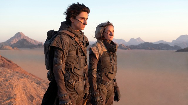 SPILLER SAMMEN: Timothée Chalamet og Rebecca Ferguson har store roller i sci-fi-filmen «Dune». Foto: SF Studios / Warner Bros.