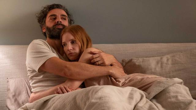 STJERNENE LEVERER: Oscar Isaac og Jessica Chastain leverer glimrende skuespill for å skildre Jonathan og Miras havarerende ekteskap. FOTO: HBO Nordic
