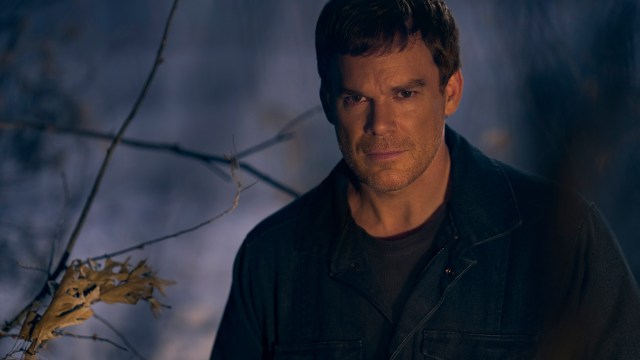 DEN MØRKE PASSASJEREN ER TILBAKE: Den seriemorderjagende seriemorderen Dexter (Michael C. Hall) er tilbake på TV-skjermen. Åtte år etter at serien «Dexter» ble avsluttet. FOTO: Paramount +