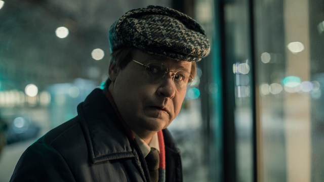 USANNSYNLIG MORDER: Robert Gustavsson spiller Stig Engström aka Skandiamannen i krimserien «Den usannsynlige morderen». FOTO: NETFLIX.