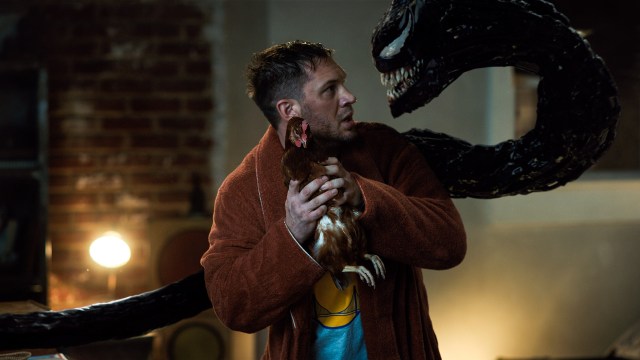 SYMBIOSE: Eddie (Tom Hardy) er fremdeles vertskap for Venom i «Venom: Let There Be Carnage». Foto: SF Studios / SONY Pictures