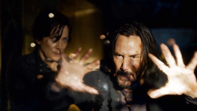 NY RUNDE: Keanu Reeves og Carrie-Anne Moss gjentar sine stjerneroller i «The Matrix Resurrections». Foto: Warner Bros. Pictures