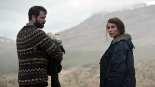 https://p3.no/filmpolitiet/wp-content/uploads/2022/01/Lamb-bilde-1.jpg