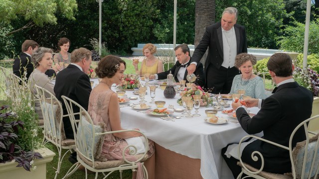 ENGELSKMENN I SYDEN: Crawley-familien tar turen til den franske rivieraen i «Downton Abbey: En ny æra». FOTO: Focus Features LLC / UIP.