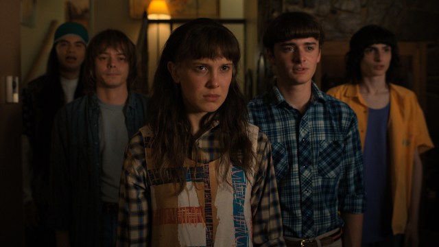 GJENGEN ER TILBAKE: Eleven (Millie Bobby Brown) og vennegjengen må igjen kjempe mot mørke krefter fra The Upside Down i første del av den fjerde sesongen av «Stranger Things». FOTO: Netflix
