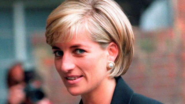 12. JUNI 1997: Prinsesse Diana ankommer Royal Geographical Society i London for å holde en tale om landminer. Foto: REUTERS / Ian Waldie