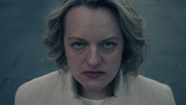 PÅ HEVNTOKT: Elisabeth Moss er tilbake i rollen som June i sesong 5 av «The Handmaid's Tale. FOTO: HBO Max.