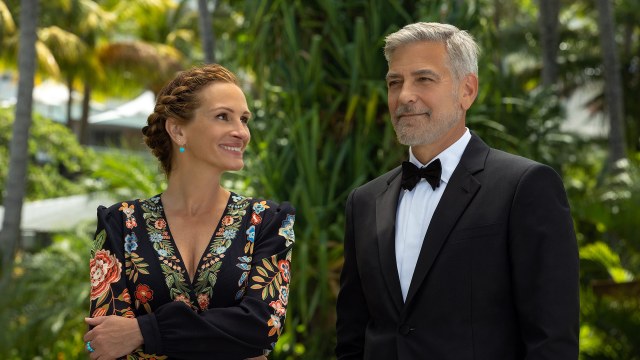 STJERNEMØTE: Julia Roberts og George Clooney spiller skisser av sine egne image i «Ticket to Paradise». Foto: © Universal Studios