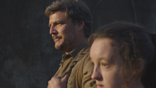 FAR-DATTER-DYNAMIKK: Pedro Pascal og Bella Ramsey spiller hovedrollene Joel og Ellie i «The Last of Us». FOTO: HBO Max.