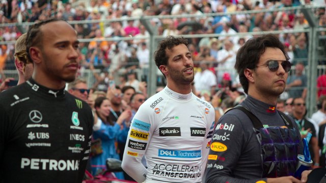 PÅ GRID: Lewis Hamilton, Daniel Ricciardo og Sergio Perez foran et løp i sesong 5 av «Formula 1: Drive to Survive». Foto: Netflix