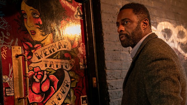 GOD HOVEDROLLE: Idris Elba er glad i å spille Luther, og han viser igjen at han behersker både de tøffe og mykere sidene ved den barske London-detektiven. FOTO: John Wilson/Netflix