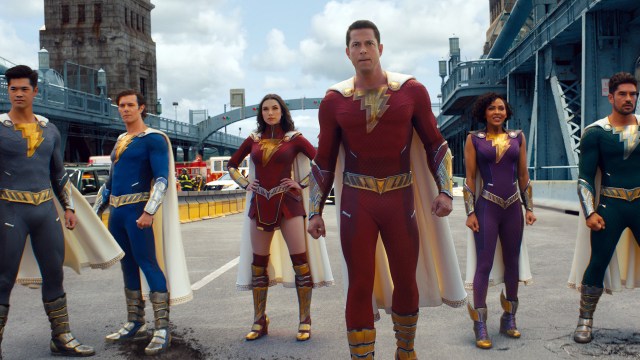 HELTER: Shazam (Zachary Levi) og hans fostersøsken har superkrefter i «Shazam! Fury of the Gods». Foto: © 2023 Warner Bros. Entertainment Inc. All Rights Reserved.