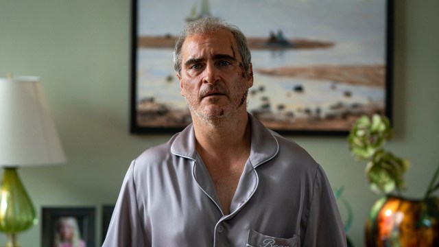 ALDRI LIKEGYLDIG: Joaquin Phoenix spiller en god hovedrolle i «Beau Is Afraid». Foto: Another World Entertainment