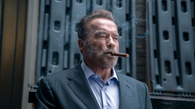 TV-DEBUTANT: Arnold Schwarzenegger gjør sin aller første hovedrolle i en TV-serie med agentactionkomedien «FUBAR». FOTO: Christos Kalohoridis/Netflix