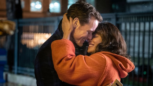 ​PENT PAR: Priyanka Chopra Jonas og Sam Heughan spiller hovedrollene i «Love Again». Foto: SF Studios