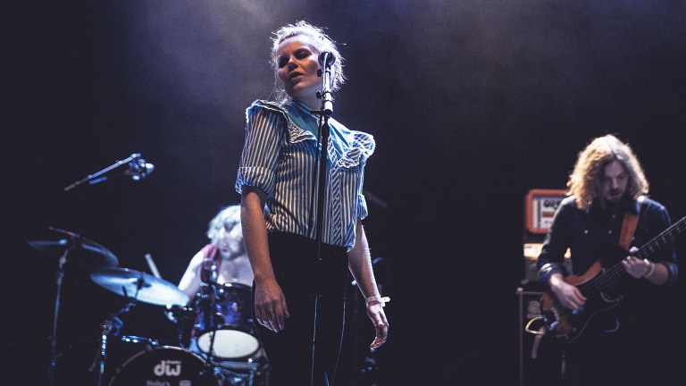 Les alt fra by:Larm!