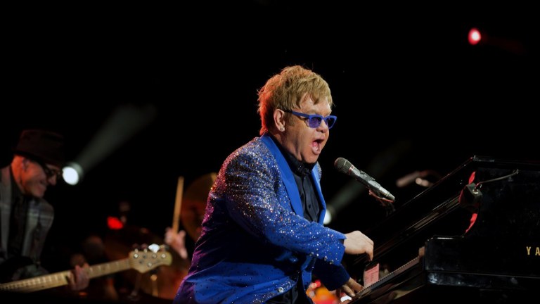 Sir Elton til Spektrum