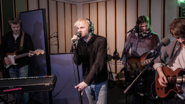 Se Hästpojken live i P3