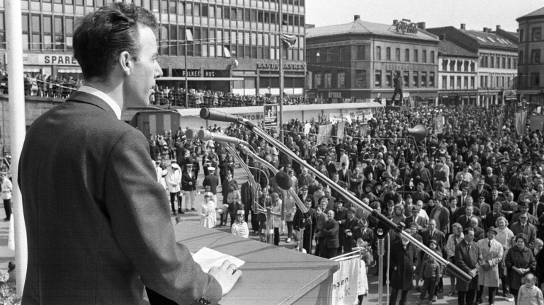 Opp, alle jordens bundne treller!