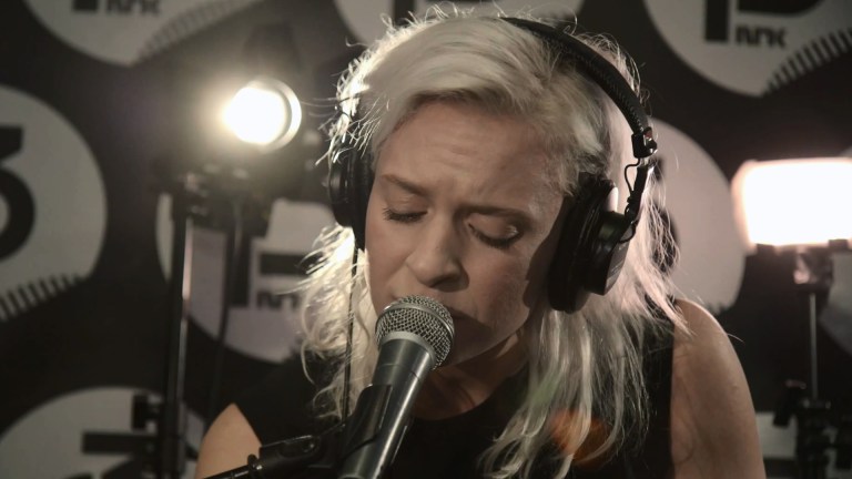 Musikk: Christines jul: Thea Hjelmeland