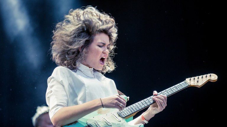 Se Fay Wildhagen live fra Øya