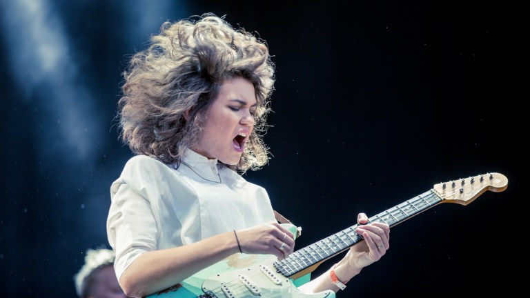 – Musikken min er som en reise, et eventyr!