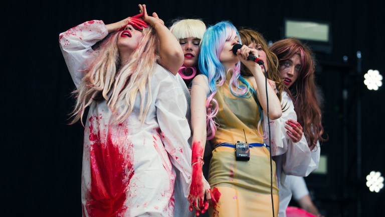Se Jenny Hval fra Øya