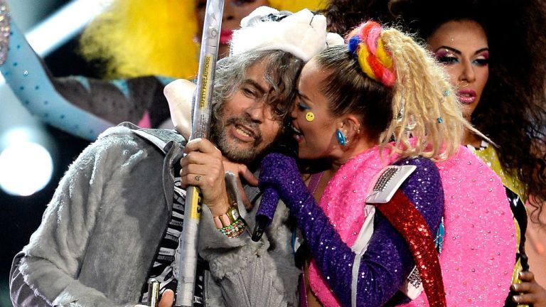 Miley Cyrus og The Flaming Lips skal opptre nakne