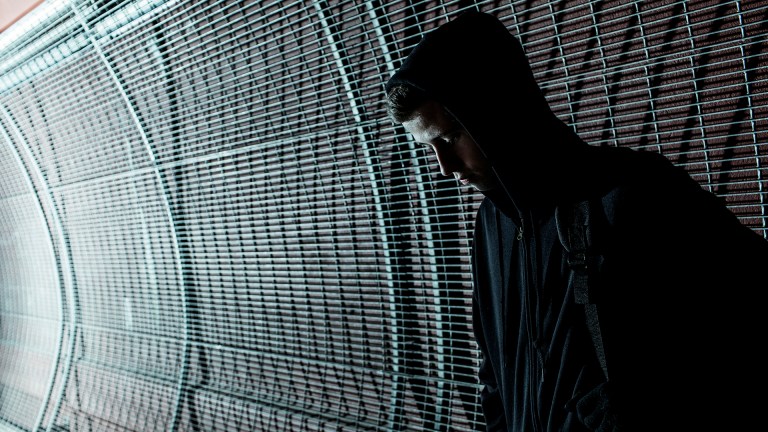 Musikk: Alan Walker spiller andrefiolin