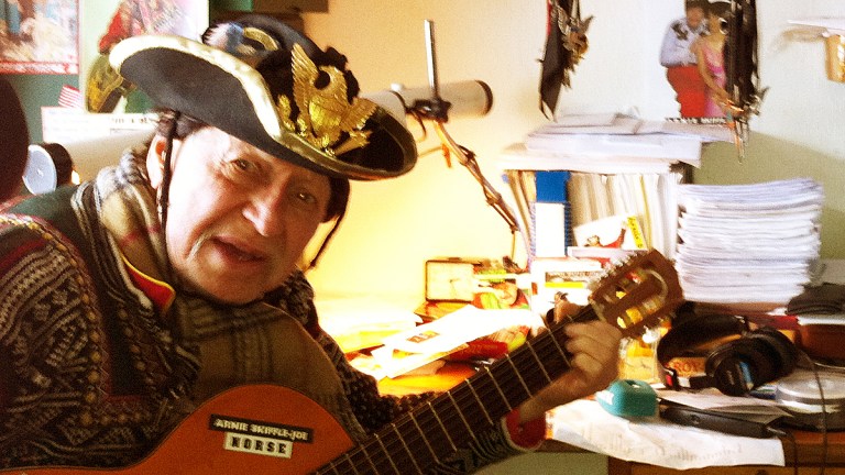 Arnie (85) er konge på Twitter