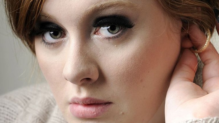 Adele stakk av med to priser