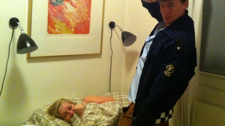 Video: Vekket med lapdance