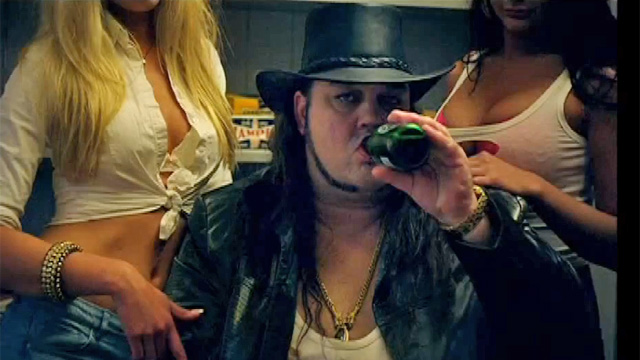 Hipster-Norge i videoen til verdens dårligste rockelåt