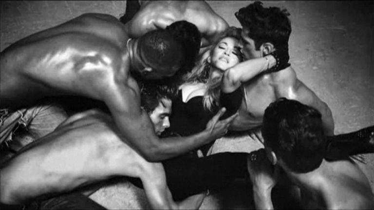 Se den nye Madonna-videoen