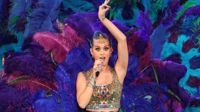 Katy med albumhjelp frå M83?