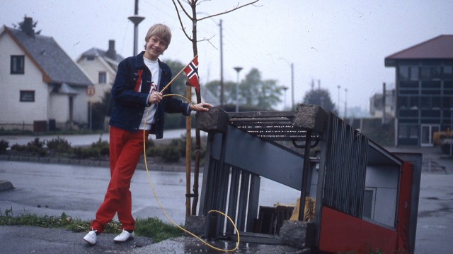 Bjarte Tjøstheim (12) veltet telefonkiosk
