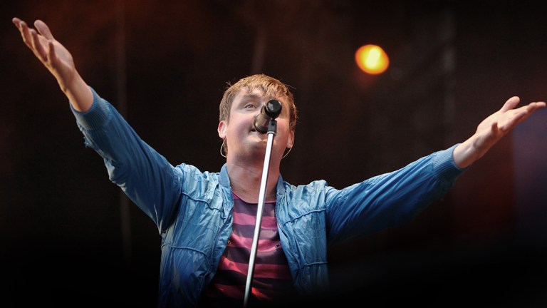 Keane topper listene