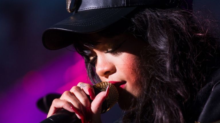 Musikk: Flatfyll og stripping med Rihanna