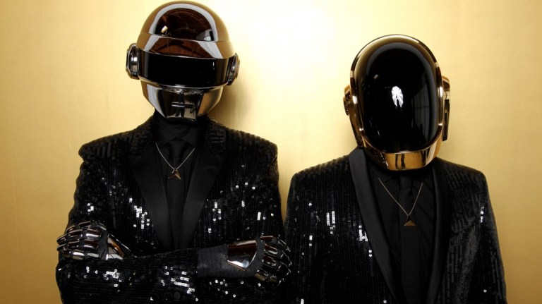 Musikk: Se historien bak Daft Punks hjelmer