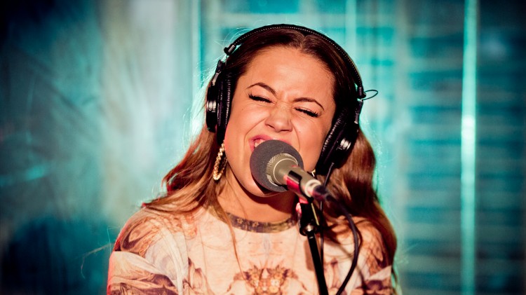 Musikk: Christine live: Julie Bergan