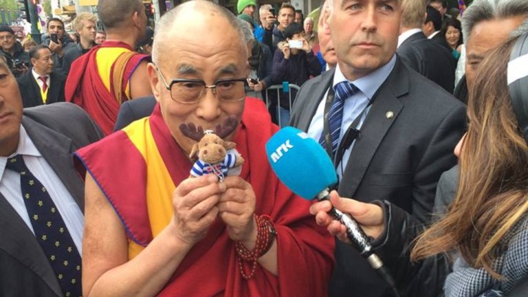 Dalai Lama fikk trøstekurv av VRL-Silje