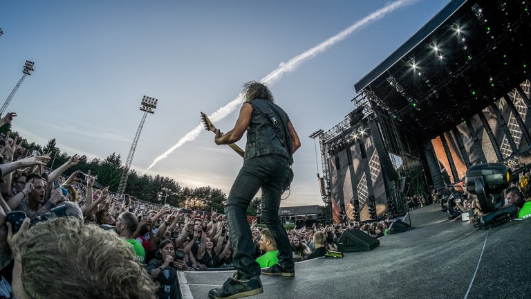 Se de to første låtene fra Metallica-konserten